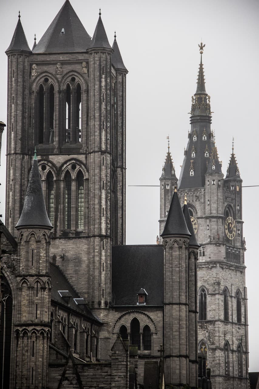 Majestic Belfry of Ghent symbolizing strategic strength, expert guidance and visionary advisory services in corporate governance and risk management